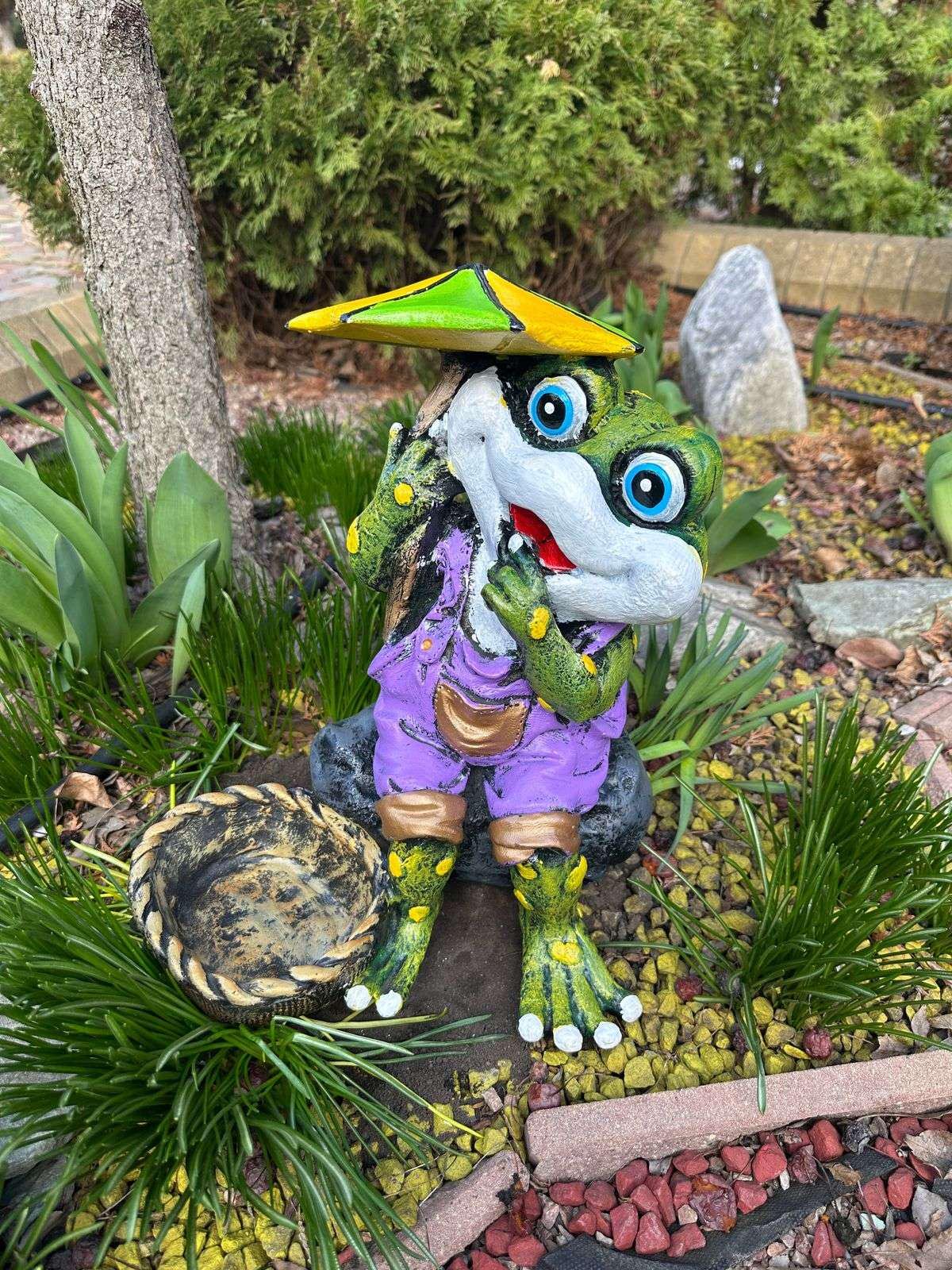 Фигура садовая Лягушонок с зонтиком гипс ручная работа