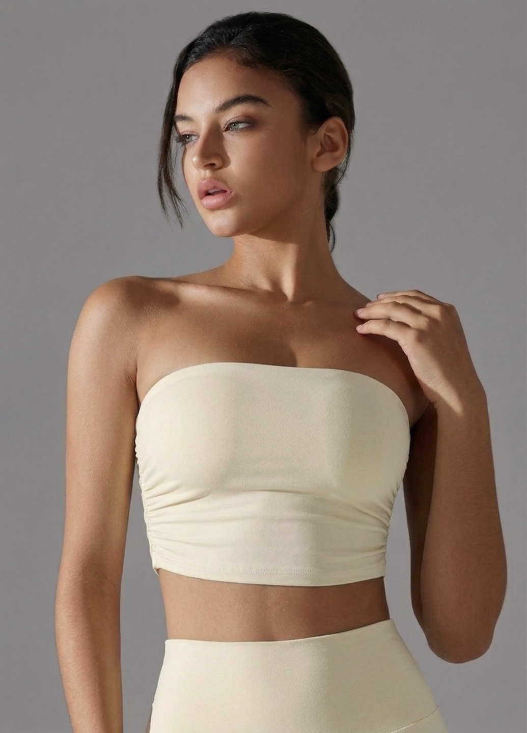 Топ женский без бретелей для спорта и повседневности однотонный бандо с чашками L Молочный (70296/L)