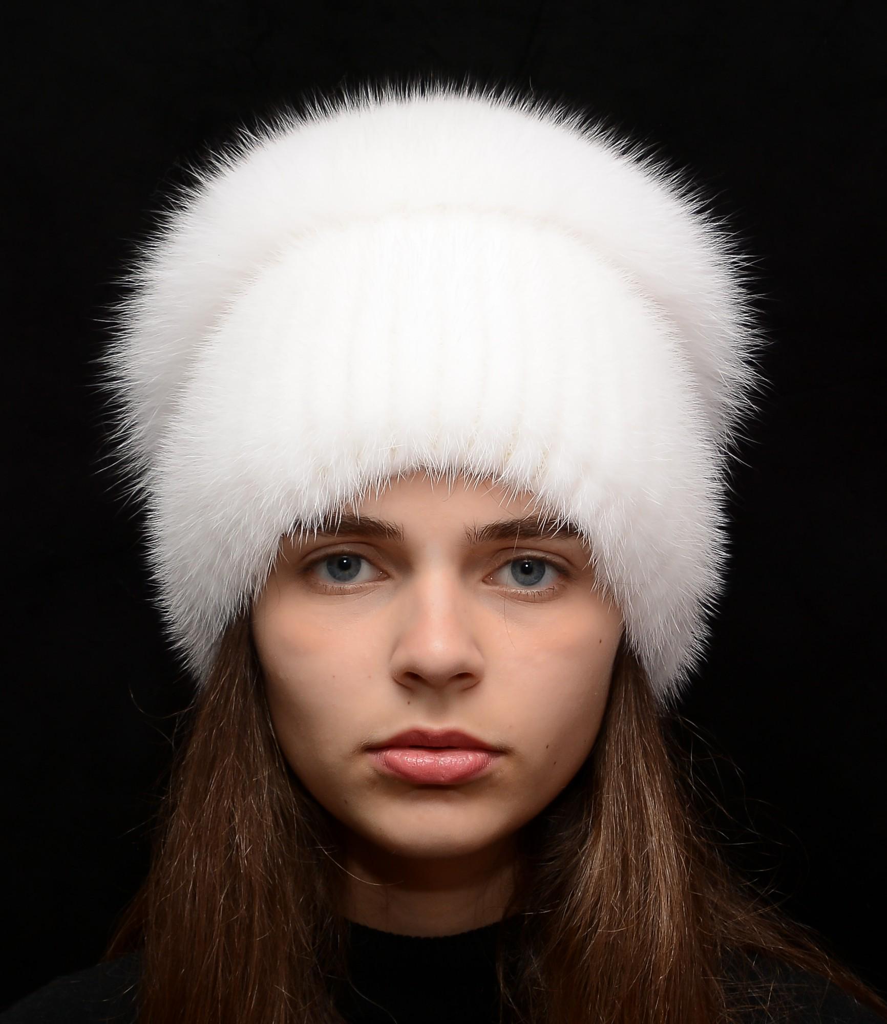 Женская вязаная норковая шапка Меховой стиль Колибри с помпоном натуральный мех M-L Белый (120/C)