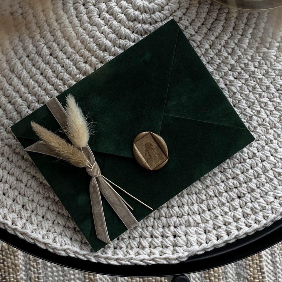 Конверт оксамитовий з підкладкою 15х11 см на магнітній застібці з печаткою та декором Зелений (2087594808)