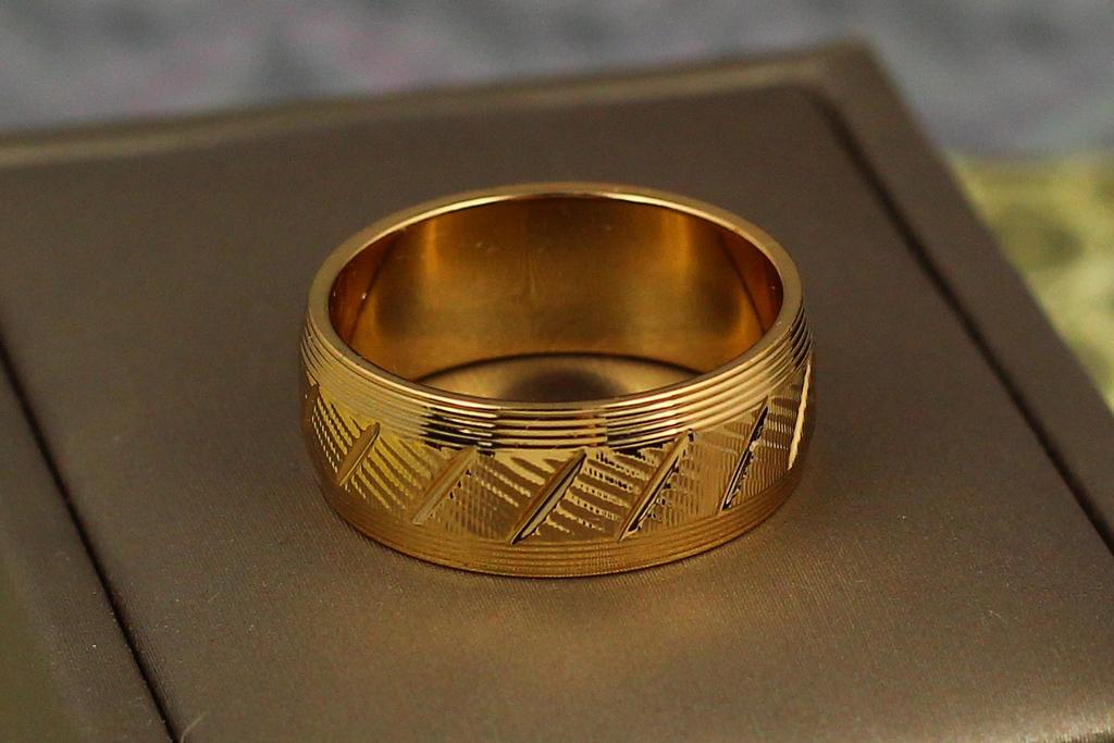 Обручка Xuping Jewelry гранована з скісними краями 8 мм р. 17 Золотистий
