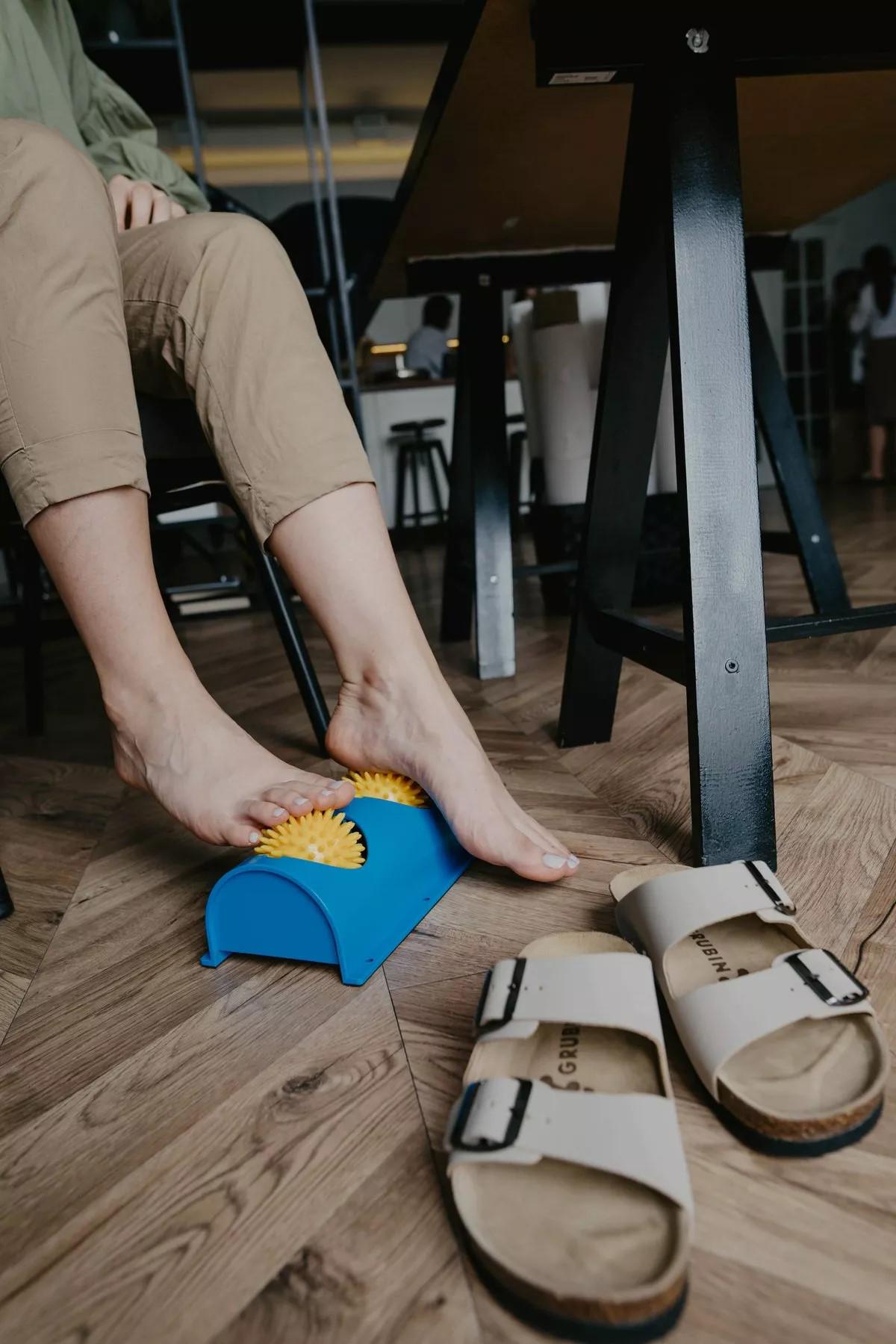 Массажер для ног OrtoMed OМ-404 мяч игольчатый на подставке (20566926) - фото 5 Массажер для ног OrtoMed OМ-404 мяч игольчатый на подставке (20566926) - фото 5