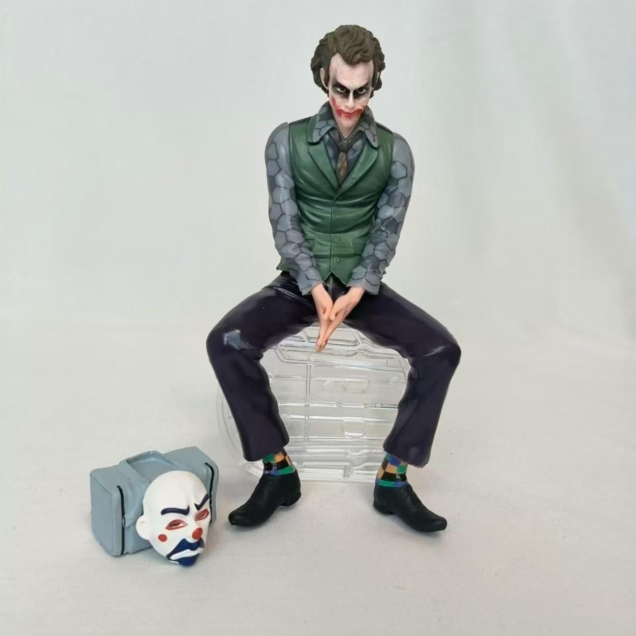 Фигурка Джокера на авто Joker Legend с креплением 16 см