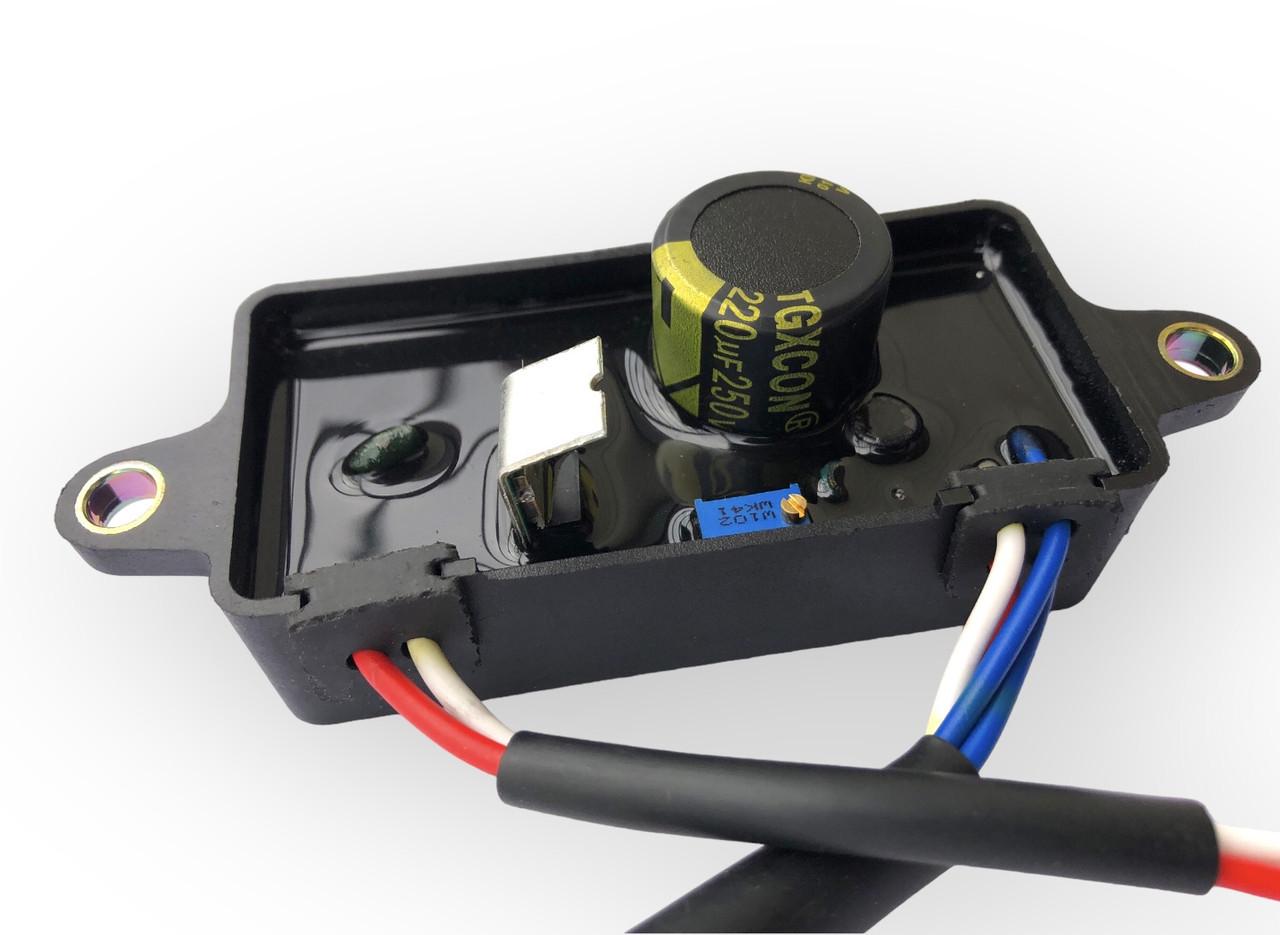 Регулятор напряжения АВР PREMIUM AVR шоколадка прямоугольный для генератора 2 кВт-3 кВт 220мкф 250V