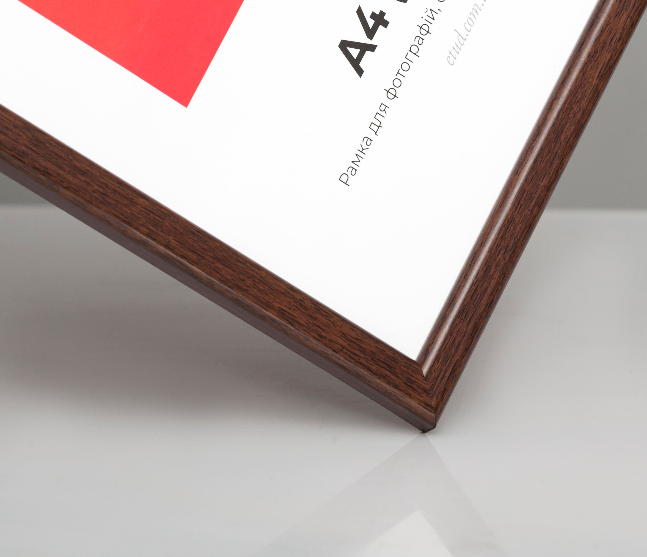 Фоторамка пластиковая 30x40 А3 со стеклом Темно-коричневое дерево (Багет 1414-33) - фото 2