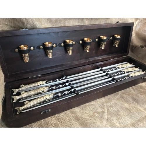 Комплект шампуров Царский улов со стопками в кейсе из натурального дерева