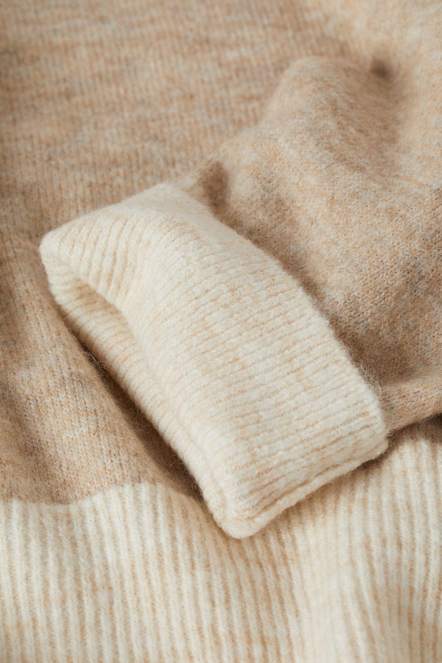 Светр оверсайз S Світло-бежевий (8300161wer) - фото 2 Светр оверсайз S Світло-бежевий (8300161wer) - фото 2