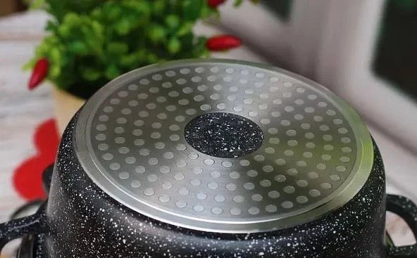 Набор кастрюль Benson 8 предметов Черный с белыми вкраплениями (BN-378) - фото 3 Набор кастрюль Benson 8 предметов Черный с белыми вкраплениями (BN-378) - фото 3