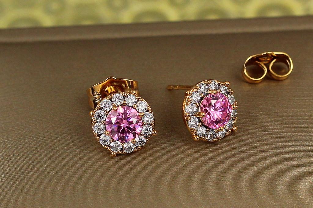 Серьги гвоздики Xuping Jewelry розовый камень в ободке из фианитов 9 мм Золотистый (2265243061)