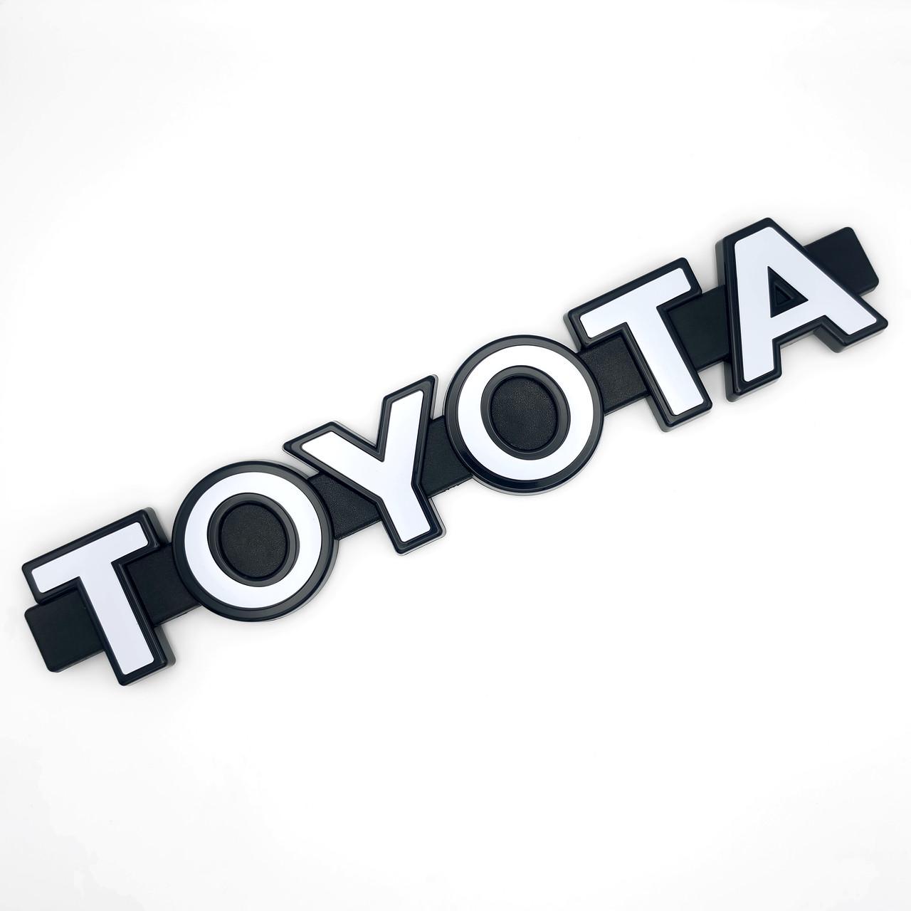 Эмблема надпись Toyota 39х7 см ABS Черный/Белый глянцевый (3038304903)