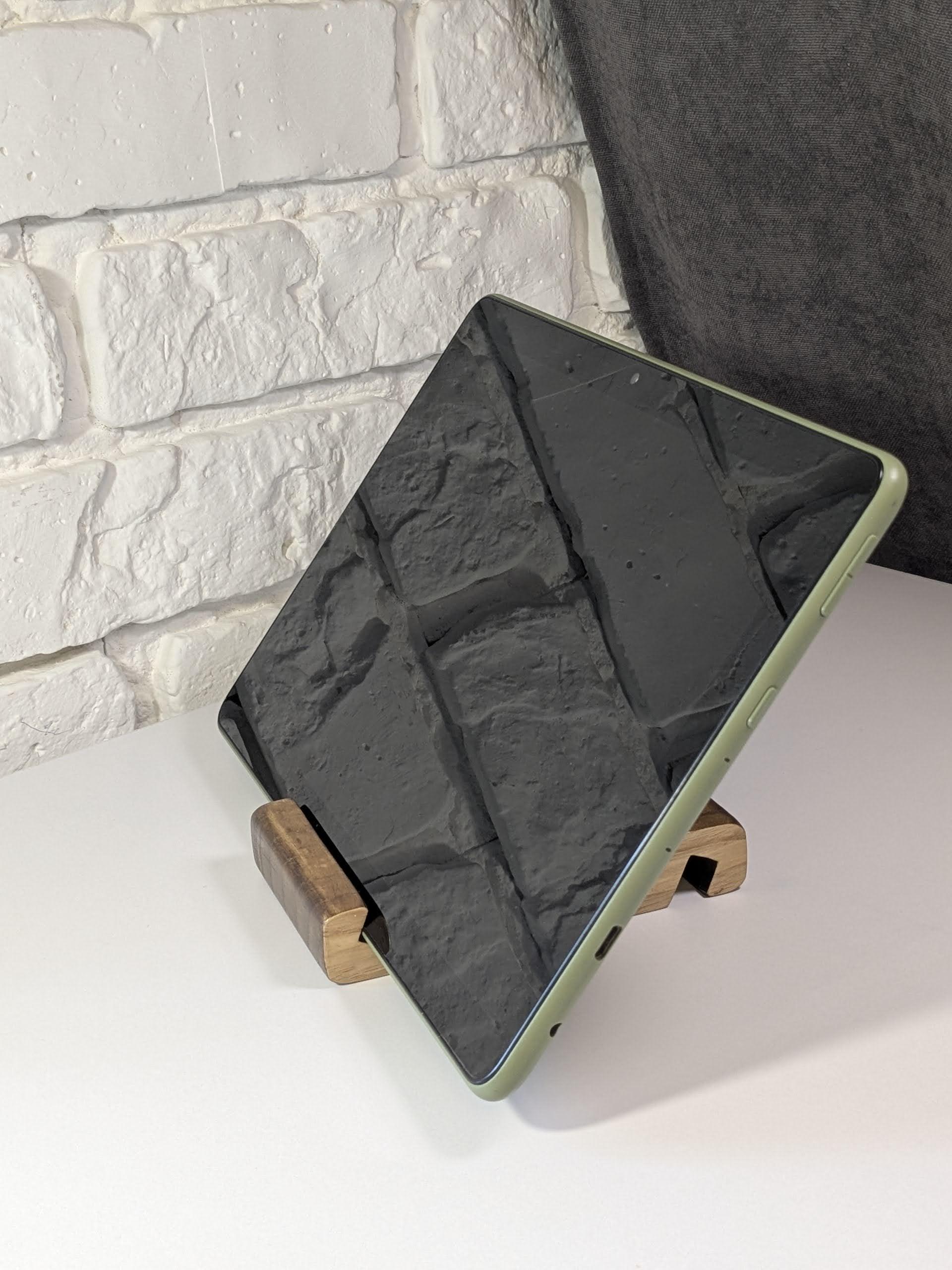 Підставка для планшета/телефона дерев'яна 120х80х22 мм (ST-002) - фото 6 Підставка для планшета/телефона дерев'яна 120х80х22 мм (ST-002) - фото 6