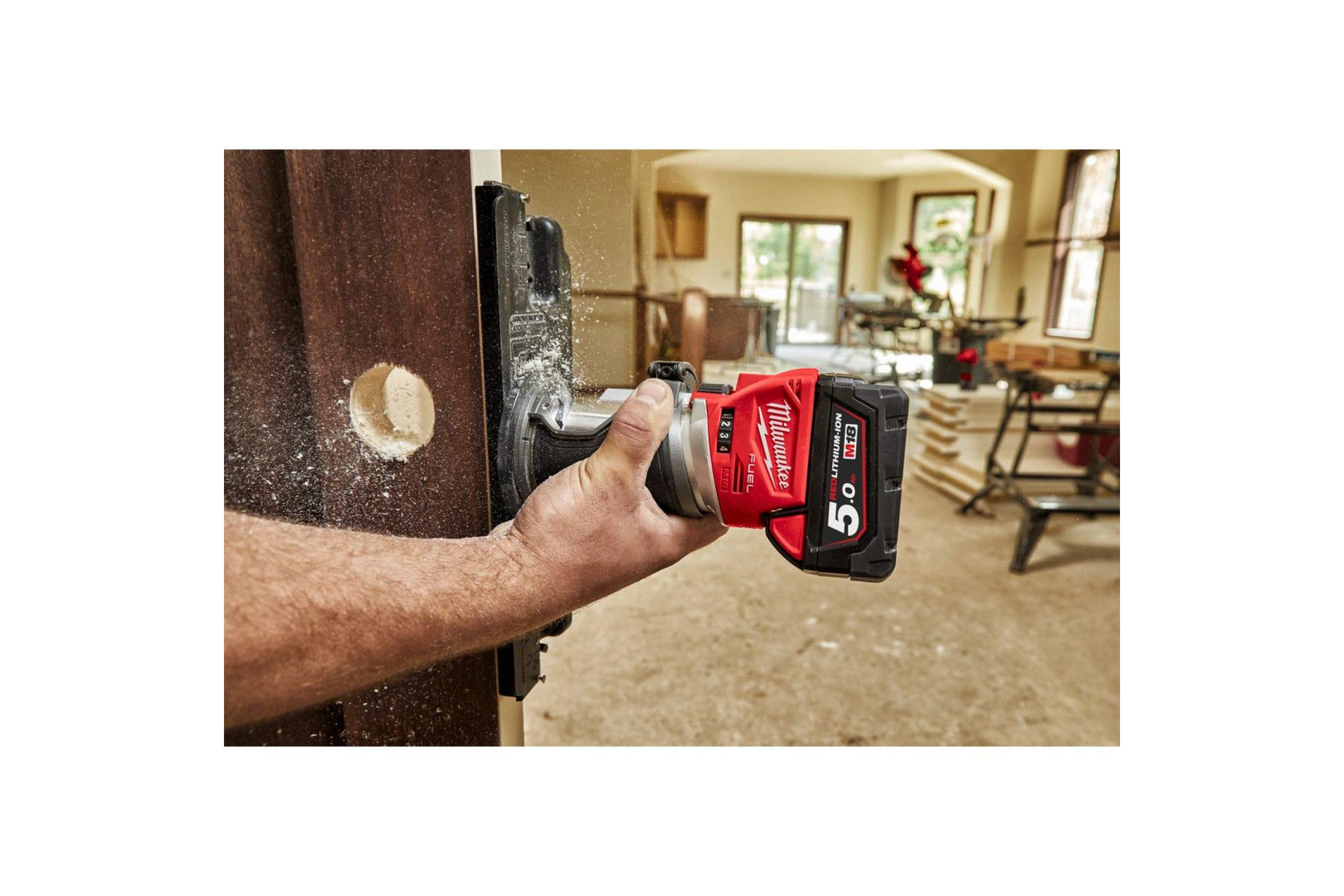 Кромочный фрезер Milwaukee M18 FTR8-0X (4933479073) - фото 6 Кромочный фрезер Milwaukee M18 FTR8-0X (4933479073) - фото 6