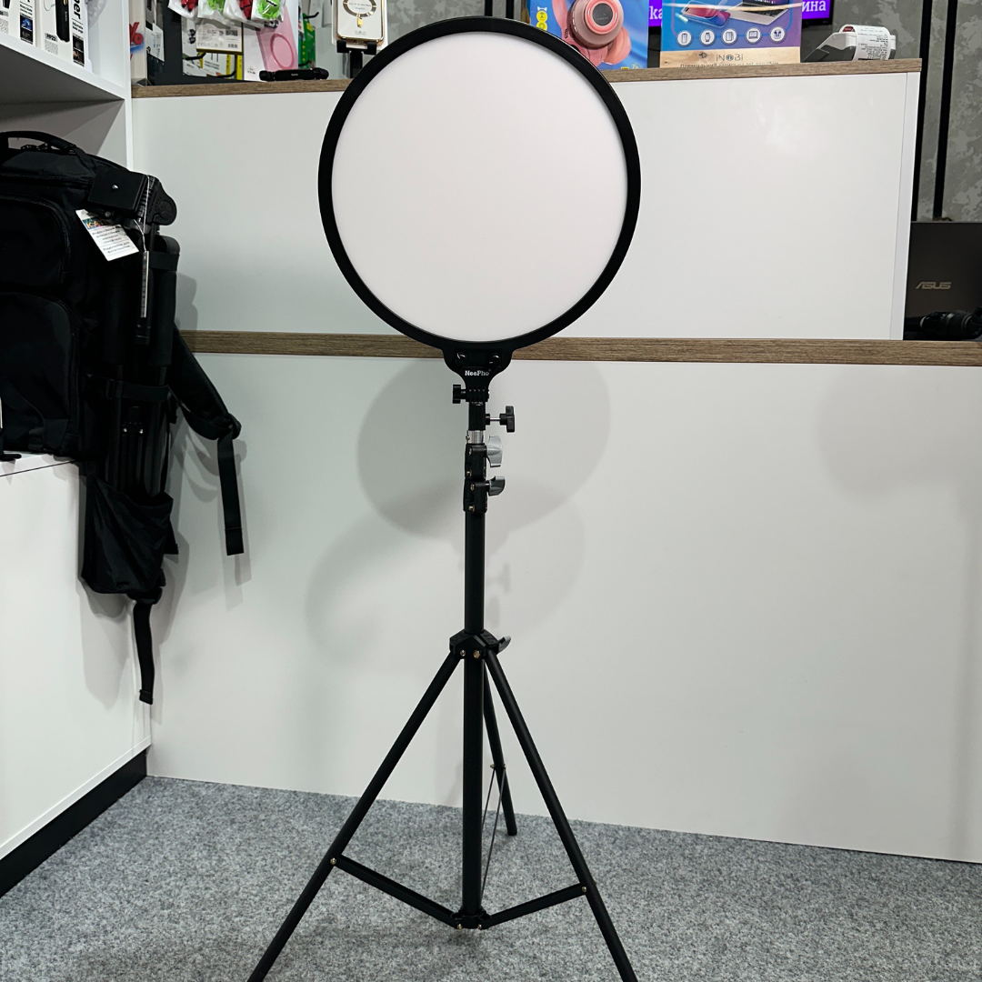 Кольцевая LED-лампа NeePho со штативом и регулировкой температуры 36 см (Pro9988-NP-36) - фото 9 Кольцевая LED-лампа NeePho со штативом и регулировкой температуры 36 см (Pro9988-NP-36) - фото 9