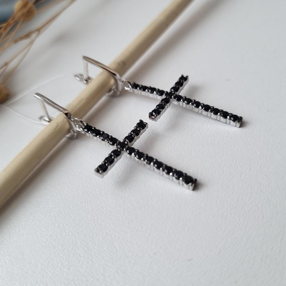 Серьги серебряные Кресты с черными камнями (53921р)