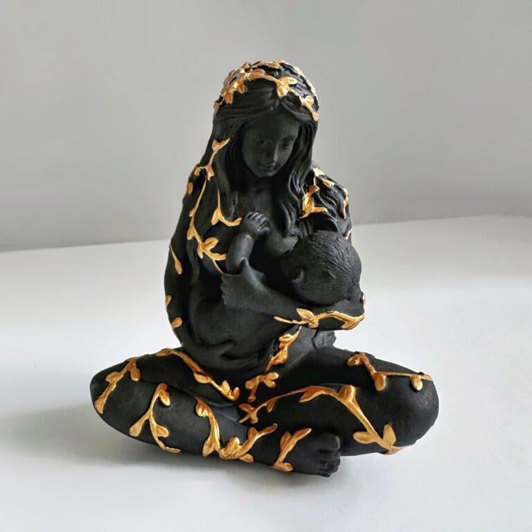 Статуэтка-оберег Богиня Гайя 11,5х9 см Черный с золотом