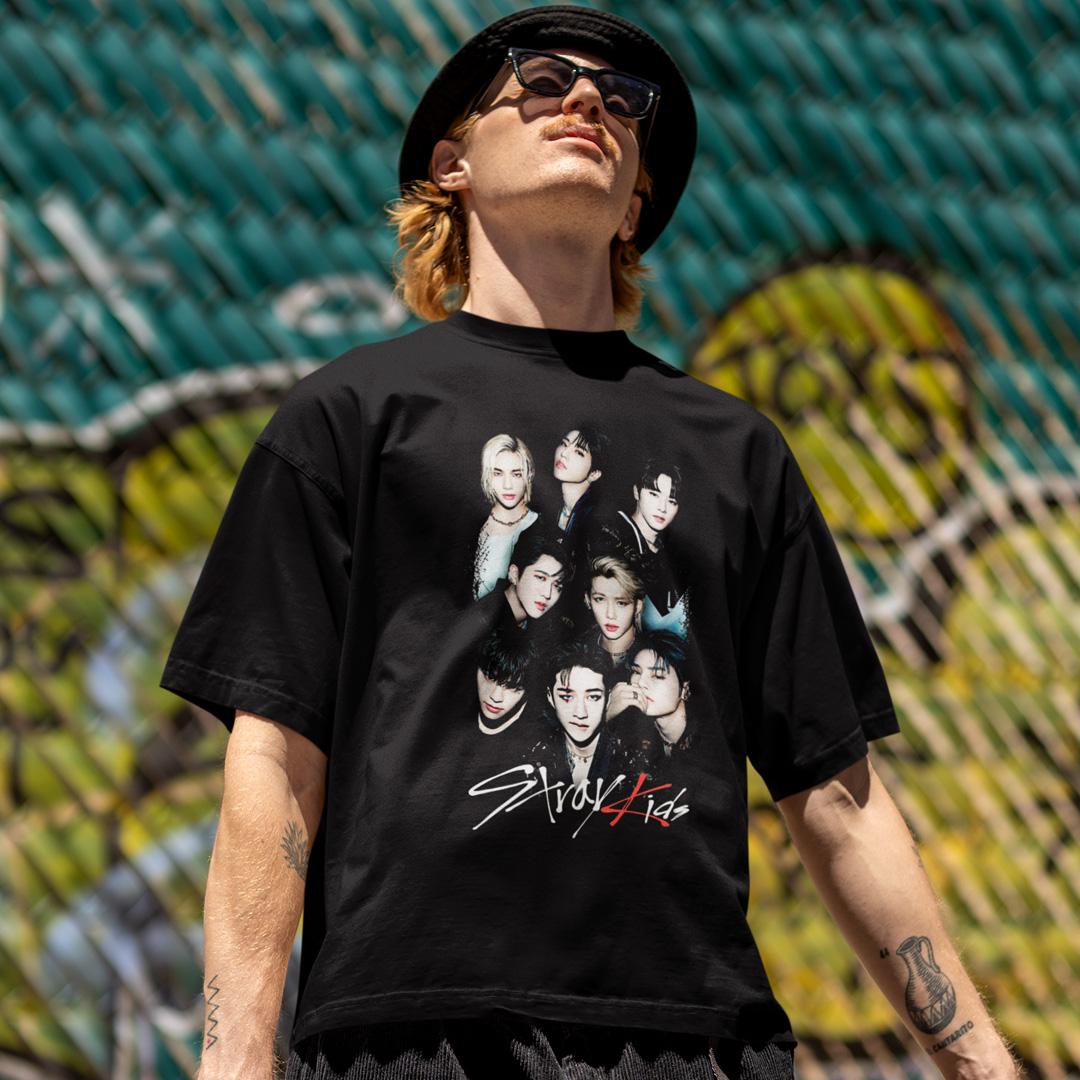 Футболка унисекс Stray Kids Poster L Черный (0000016220) Футболка унисекс Stray Kids Poster L Черный (0000016220)