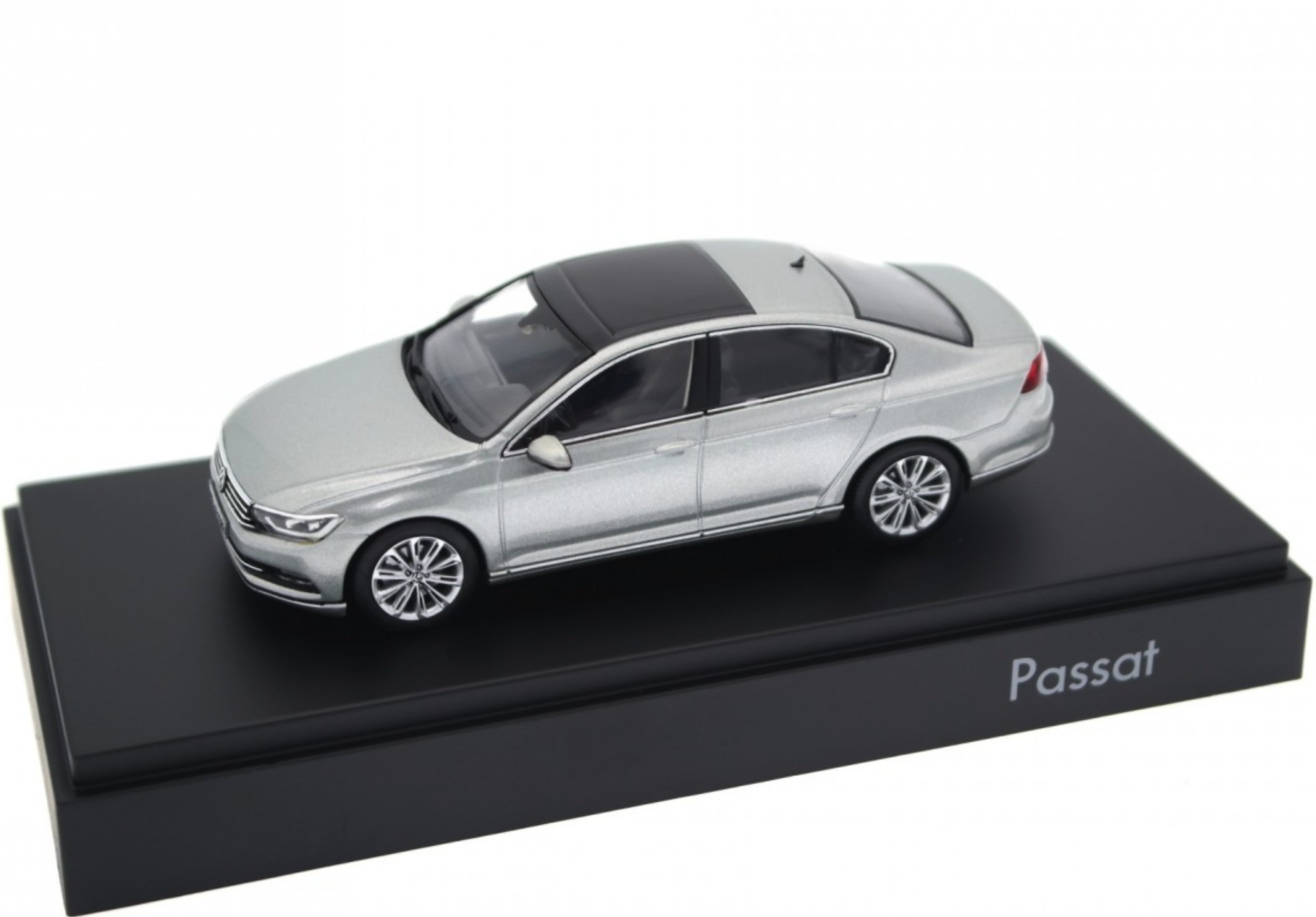 Модель автомобіля 1:43 Volkswagen Passat B8 Saloon Tungsten Silver (3G5099300ENN)