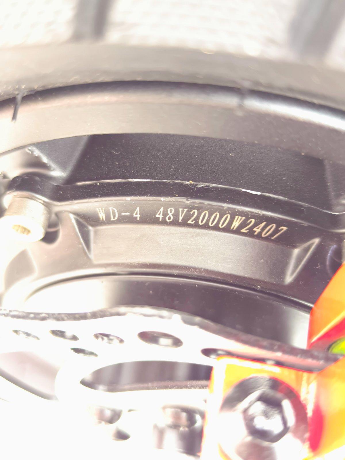 Электросамокат с сидением Cruzzer M5 PRO 2000W 48V 21Ah - фото 5 Электросамокат с сидением Cruzzer M5 PRO 2000W 48V 21Ah - фото 5