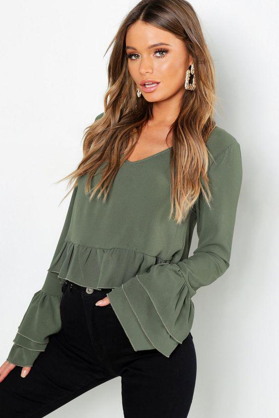 Блуза Boohoo с воланами на рукавах M Хаки