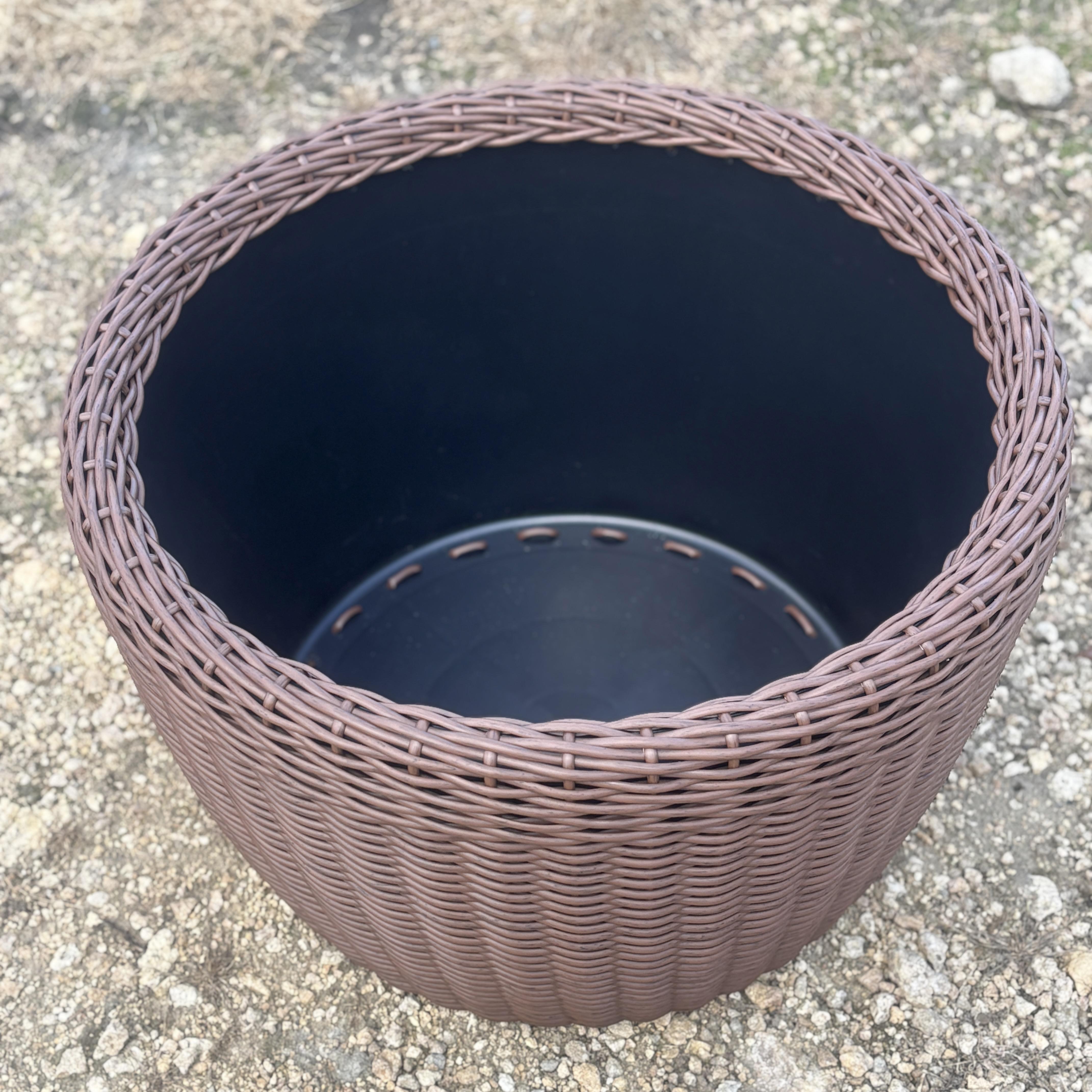 Кашпо велике для рослин та квітів з штучного ротангу/ручної роботи 90 л Молочний шоколад - фото 2 Кашпо велике для рослин та квітів з штучного ротангу/ручної роботи 90 л Молочний шоколад - фото 2