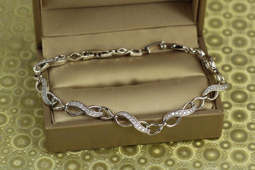 Браслет Xuping Jewelry Восьмерки с камешками 17 см 5 мм Серебристый (29822071)