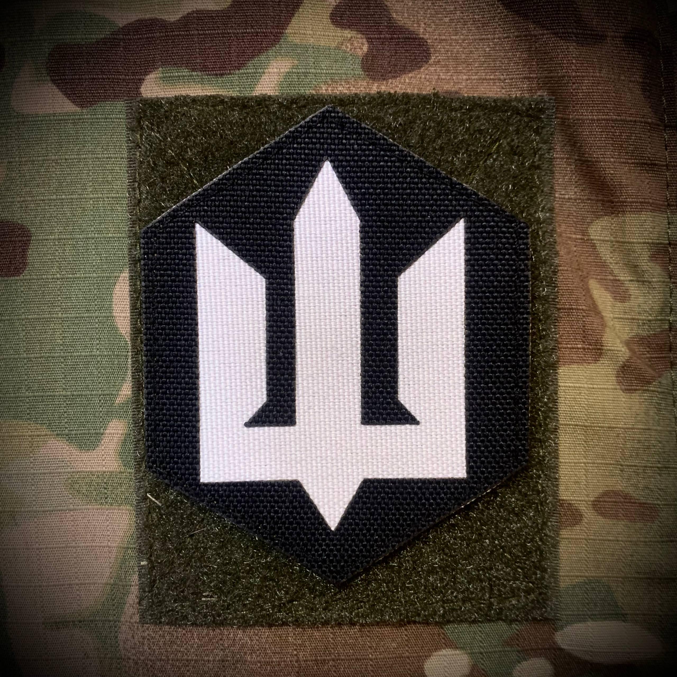 Шеврон на липучке Laser Cut СБС Силы Безпилотных Систем 8х9 см Черный/Белый - фото 3 Шеврон на липучке Laser Cut СБС Силы Безпилотных Систем 8х9 см Черный/Белый - фото 3