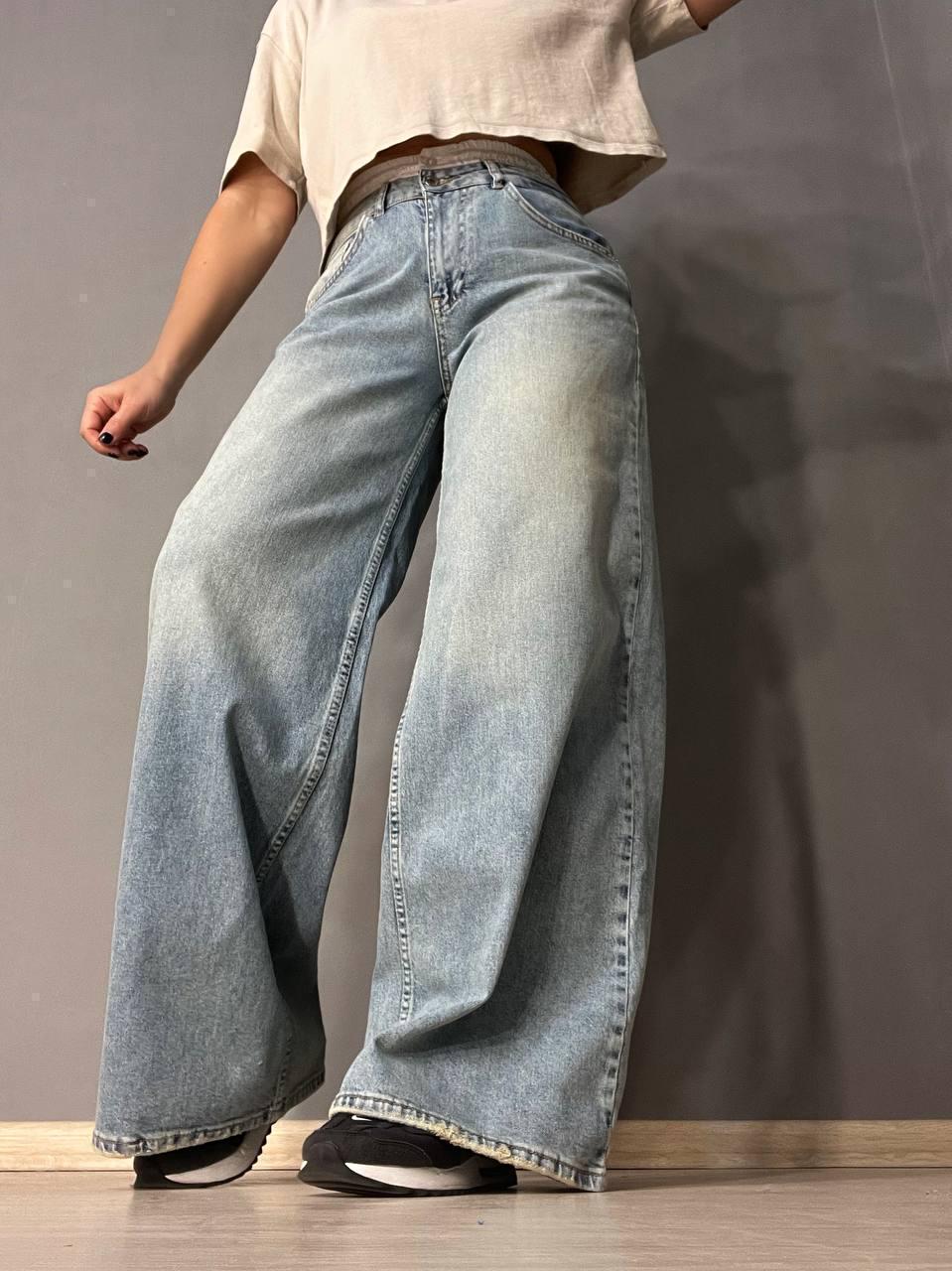 Джинсы женские I8 162-76 PALAZZO BOXER резинка на талии широкие от бедра р. 25 Белый/Голубой с зеленым (1955)