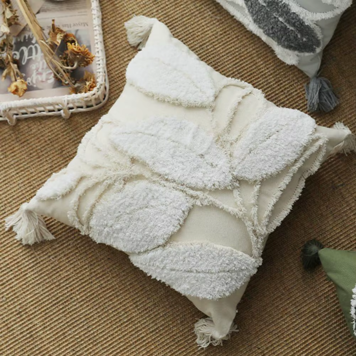 Наволочка декоративная хлопок с эффектным объемным узором квадратная с кисточками 45х45 см Кремовый (60072)