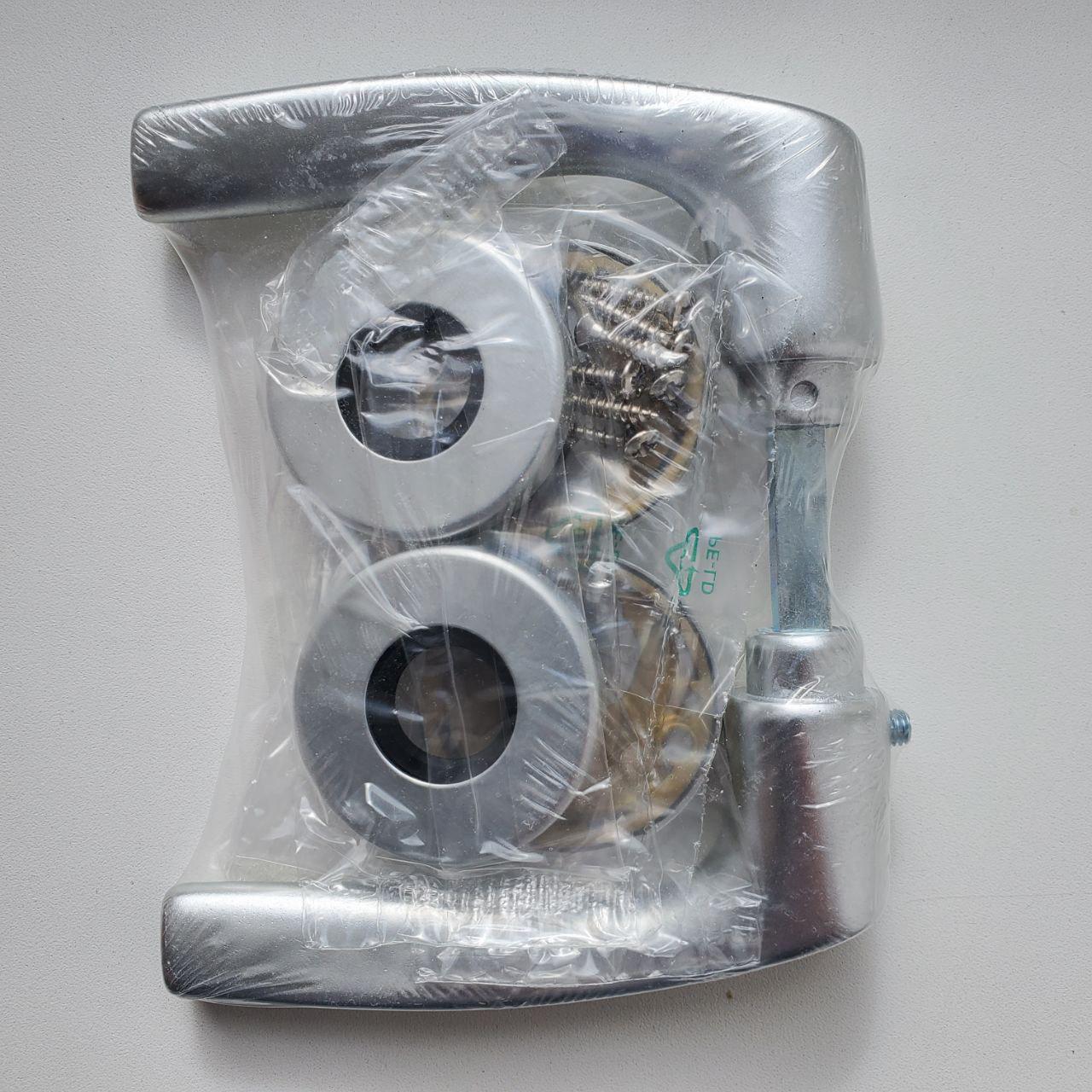 Дверна ручка Ghidini Gabry з накладкою під циліндр Алюміній (25105669) - фото 2 Дверна ручка Ghidini Gabry з накладкою під циліндр Алюміній (25105669) - фото 2