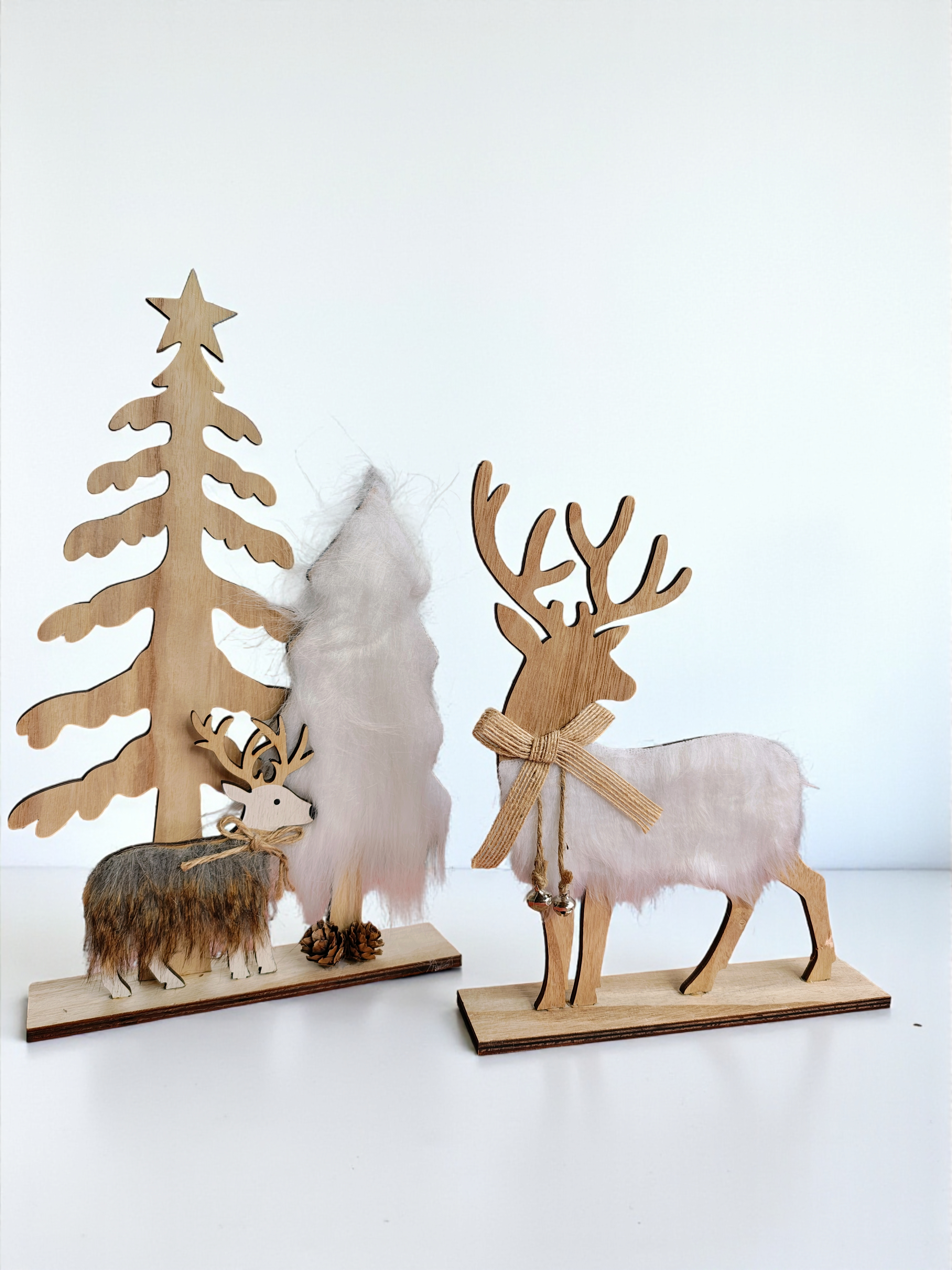 Набор декоративных оленей Livarno Home Christmas Decoration из дерева 34/25,3 см Бежевый (7907)