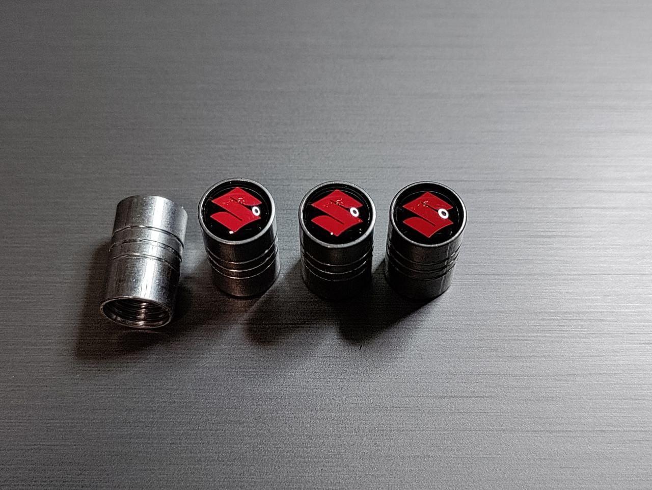 Колпачки на ниппель с логотипом SUZUKI металлические (1932675579)