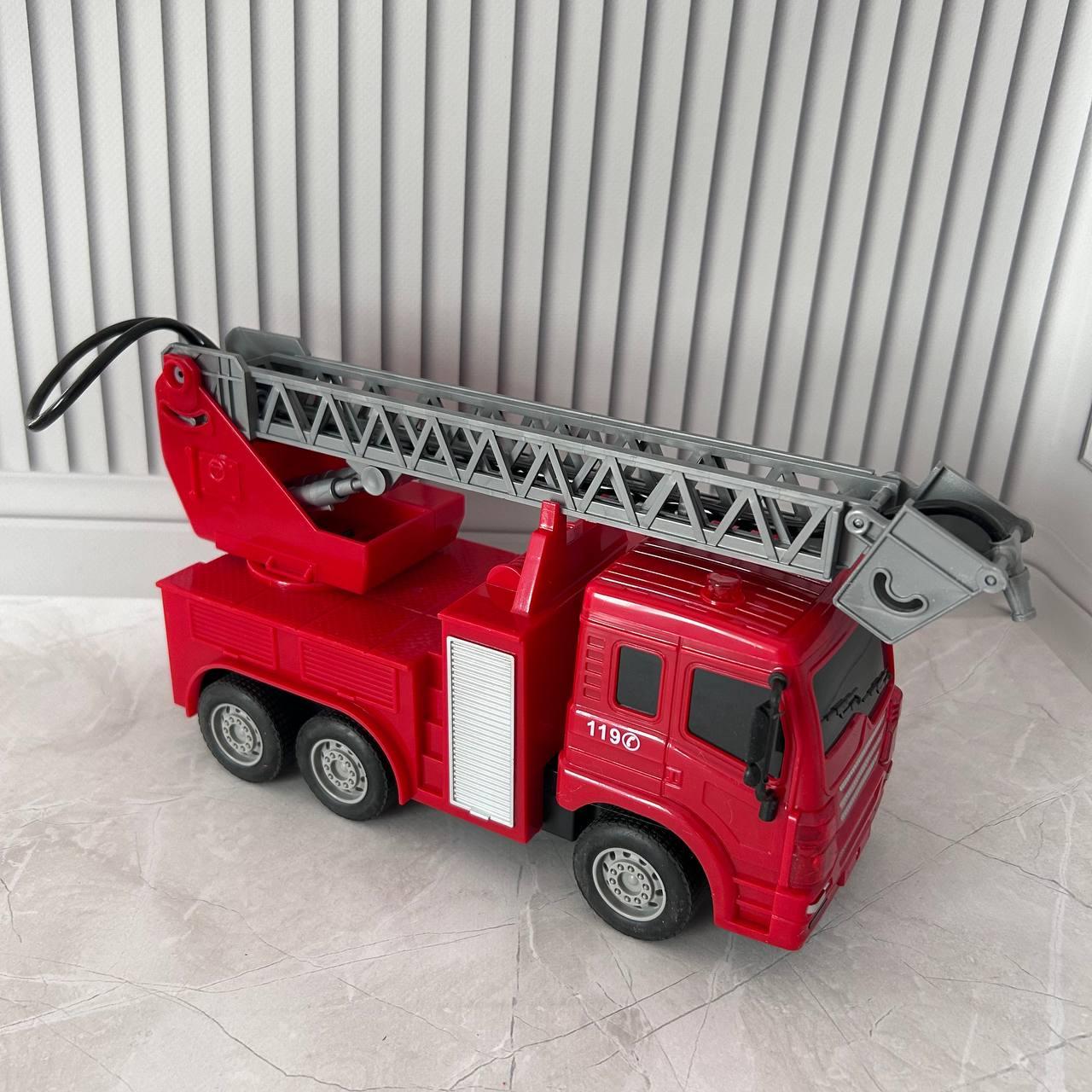 Машина пожежна на радіокеруванні Moka 2075 підсвітка/звуки 1:16 (2590259349) - фото 7 Машина пожежна на радіокеруванні Moka 2075 підсвітка/звуки 1:16 (2590259349) - фото 7