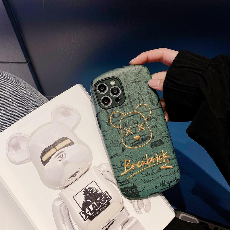 Чехол для iPhone 11 Pro Bearbrick Kaws кожаный Зеленый