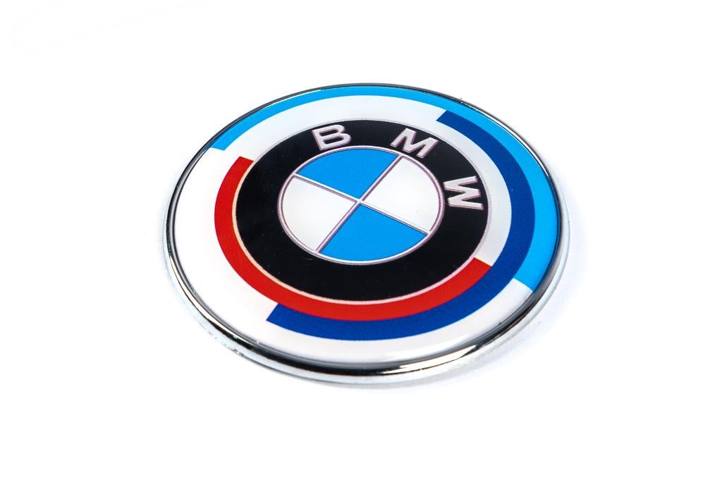 Юбилейная эмблема 82 мм Davs Auto для BMW 3 серия F-30/31/34 2012-2019 гг. abs-пластик Белый Юбилейная эмблема 82 мм Davs Auto для BMW 3 серия F-30/31/34 2012-2019 гг. abs-пластик Белый