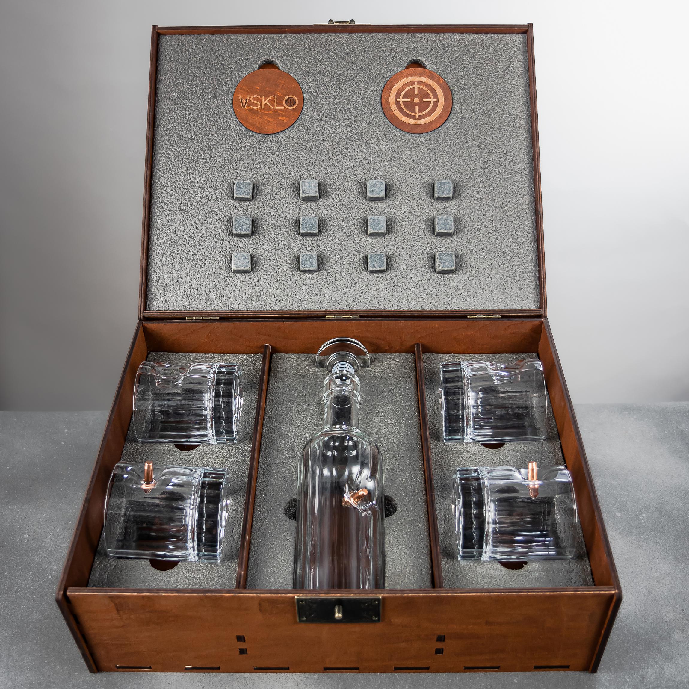 Подарочный набор Leo 5 с граненым хрустальным графином и с граненым хрустальным стаканом VSKLO с настоящим шаром и Гербом Украины