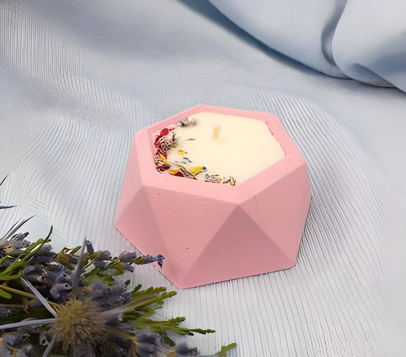 Свеча натуральная HandMade Клубника со сливками (35-80) Свеча натуральная HandMade Клубника со сливками (35-80)