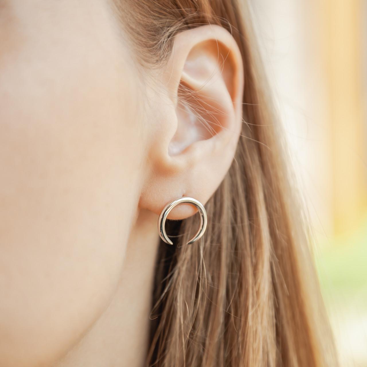 Серьги серебряные пусеты Лунное обаяние без камней