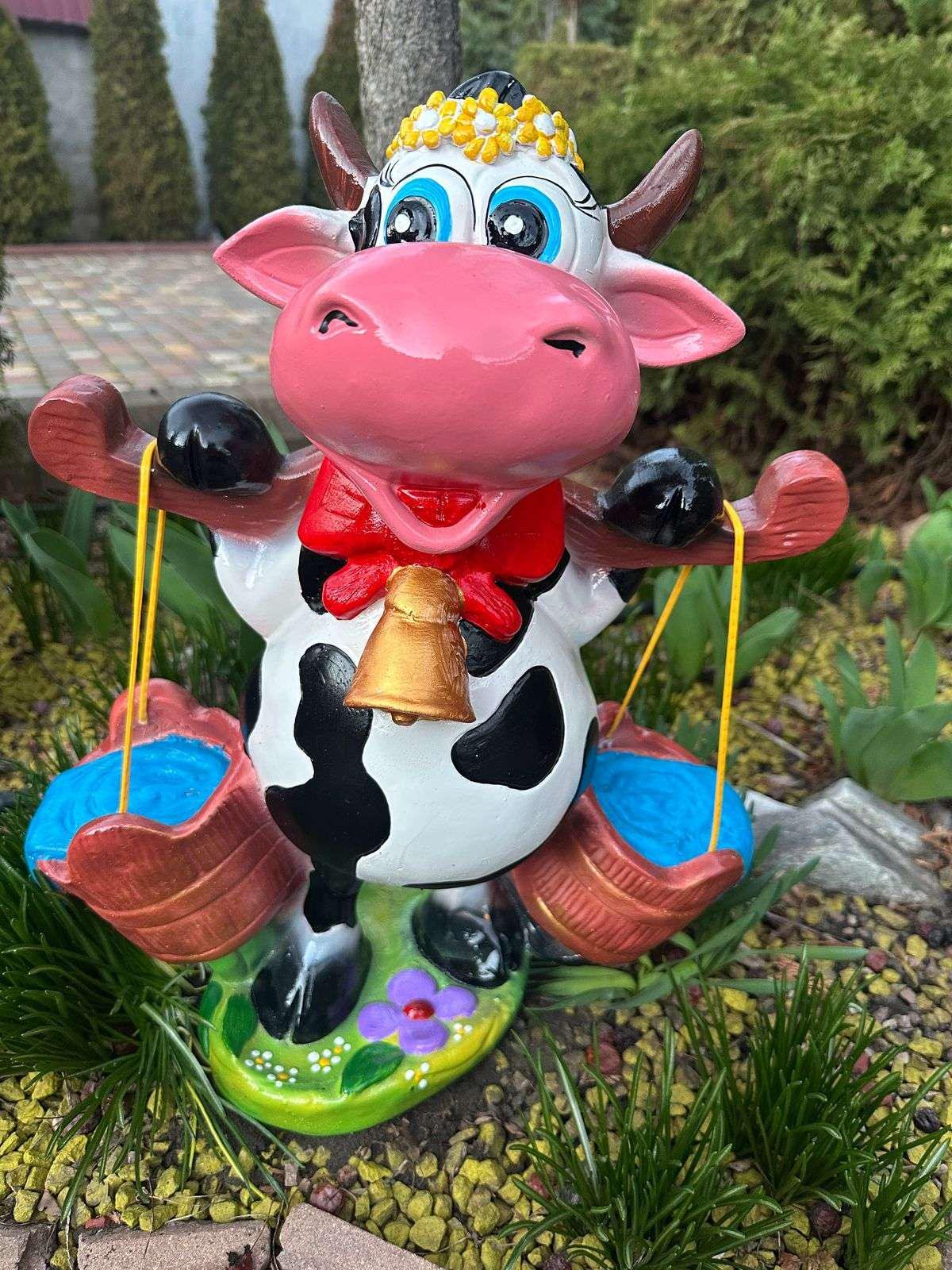 Фигура садовая Корова с ведрами гипс ручная работа