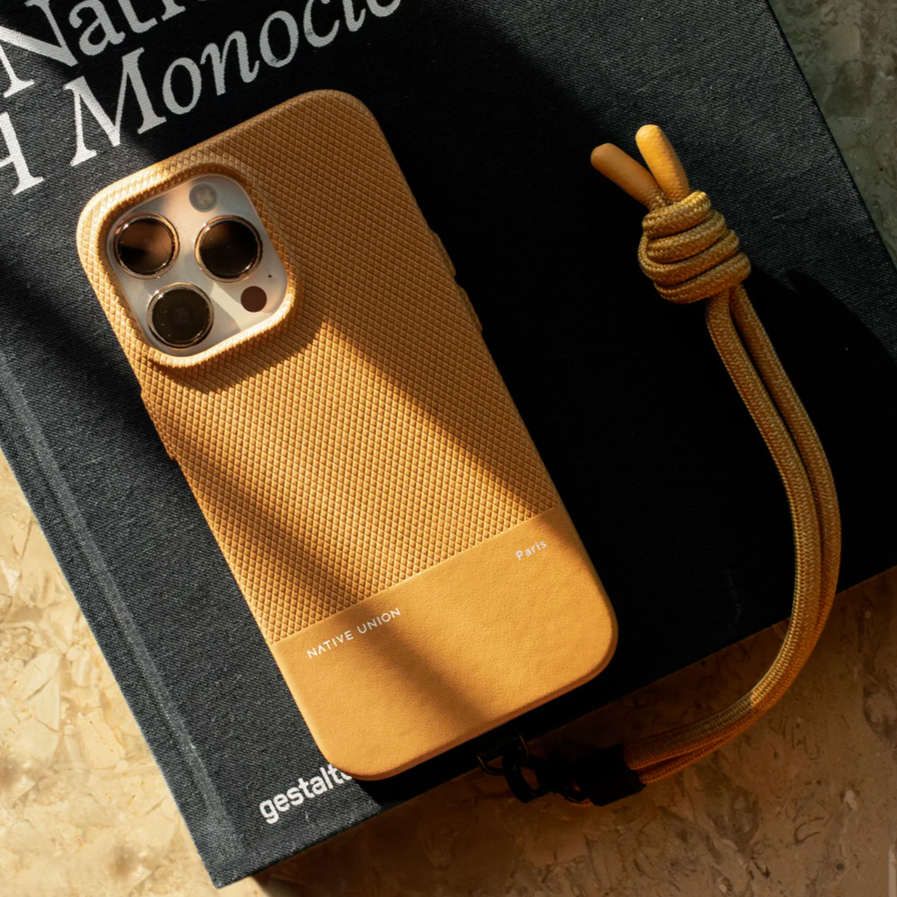 Чехол накладка Native Union (RE) Classic Case for iPhone 15 Pro Max, Kraft (RECLA-KFT-NP23PM) - фото 6