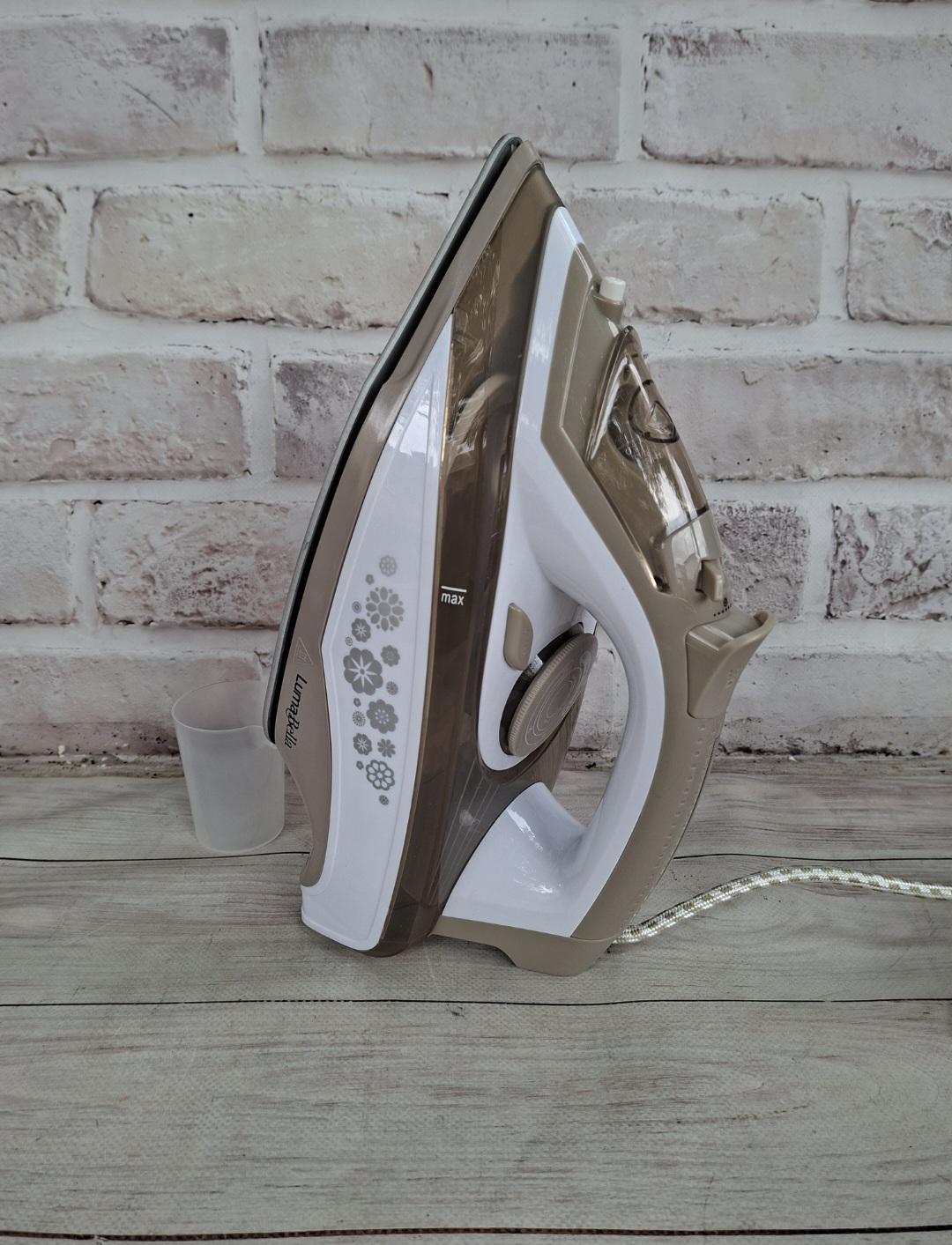 Утюг Luma Bella B-6008 с керамической подошвой 2700 Вт Бежевый (B-6008) Утюг Luma Bella B-6008 с керамической подошвой 2700 Вт Бежевый (B-6008)