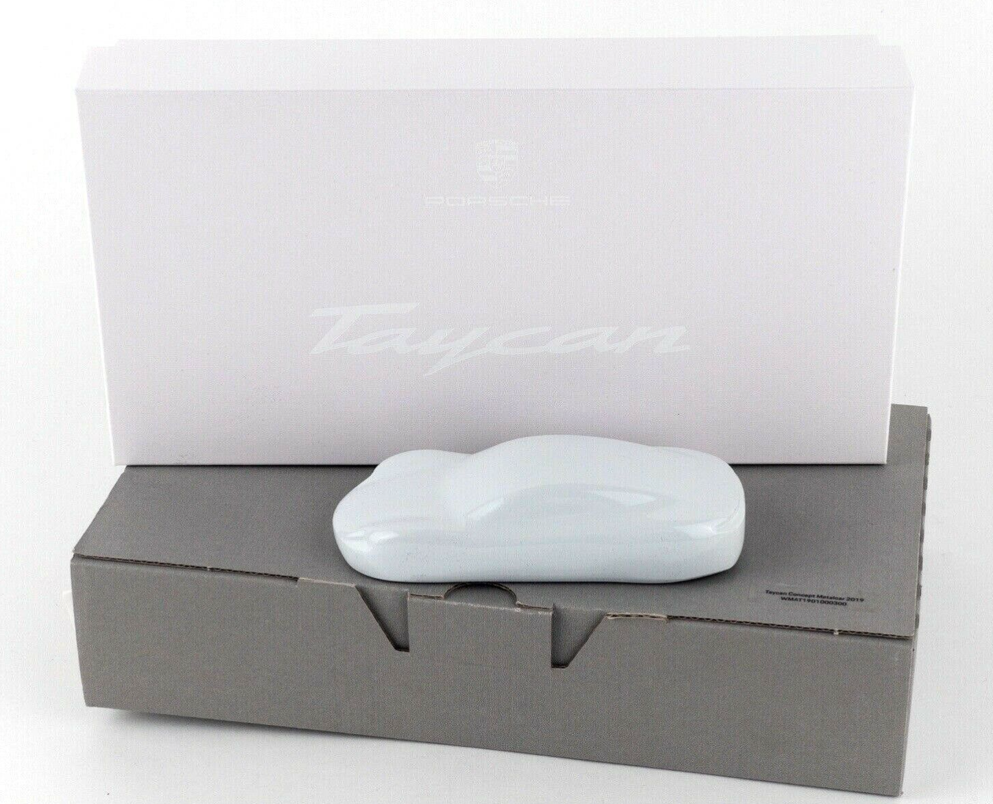Модель автомобиля 1:43 Porsche Taycan AluMINIum Paperweight Limited Edition White (WMAT1901000300)