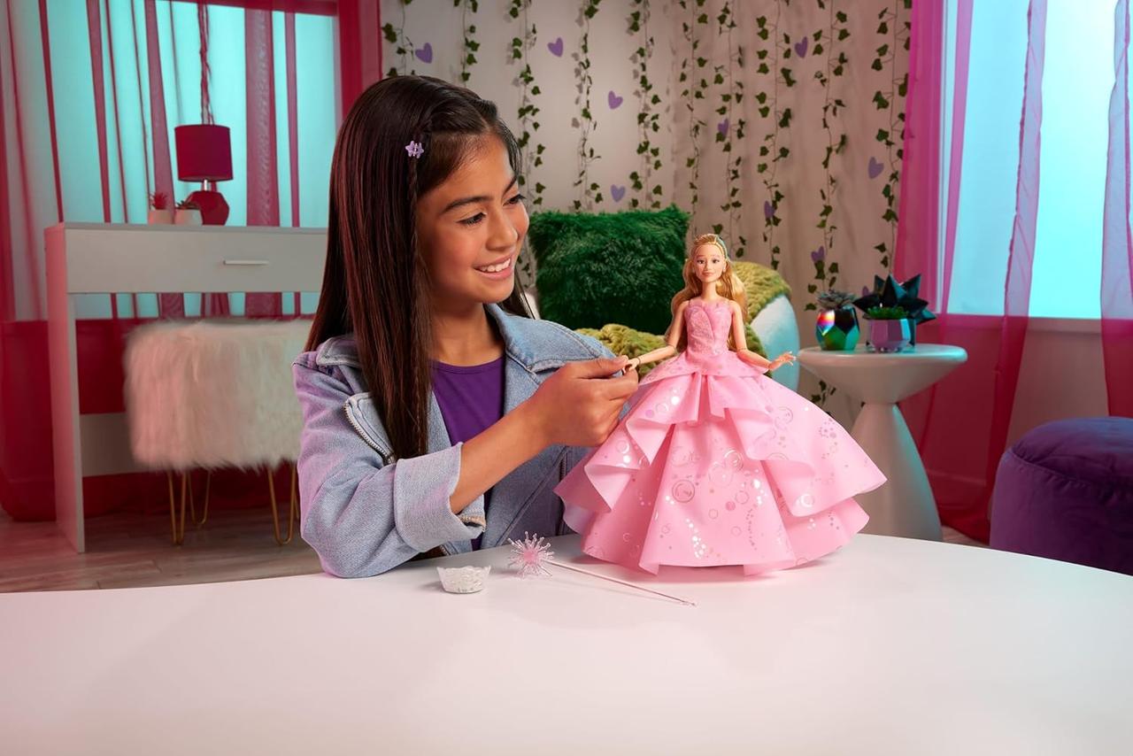 Лялька колекційна Mattel Universal Wicked Deluxe Glinda Добра чарівниця Глінда (JLG46) - фото 4 Лялька колекційна Mattel Universal Wicked Deluxe Glinda Добра чарівниця Глінда (JLG46) - фото 4