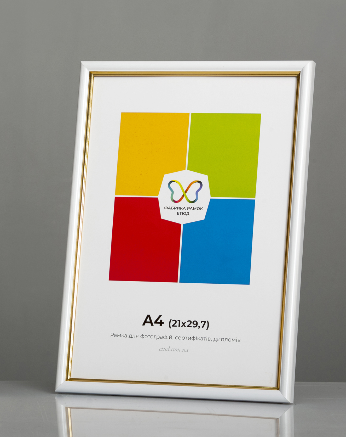 Фоторамка пластикова 30x40 А3 зі склом Білий перламутр з золотою вставкою (Багет 1415-54)