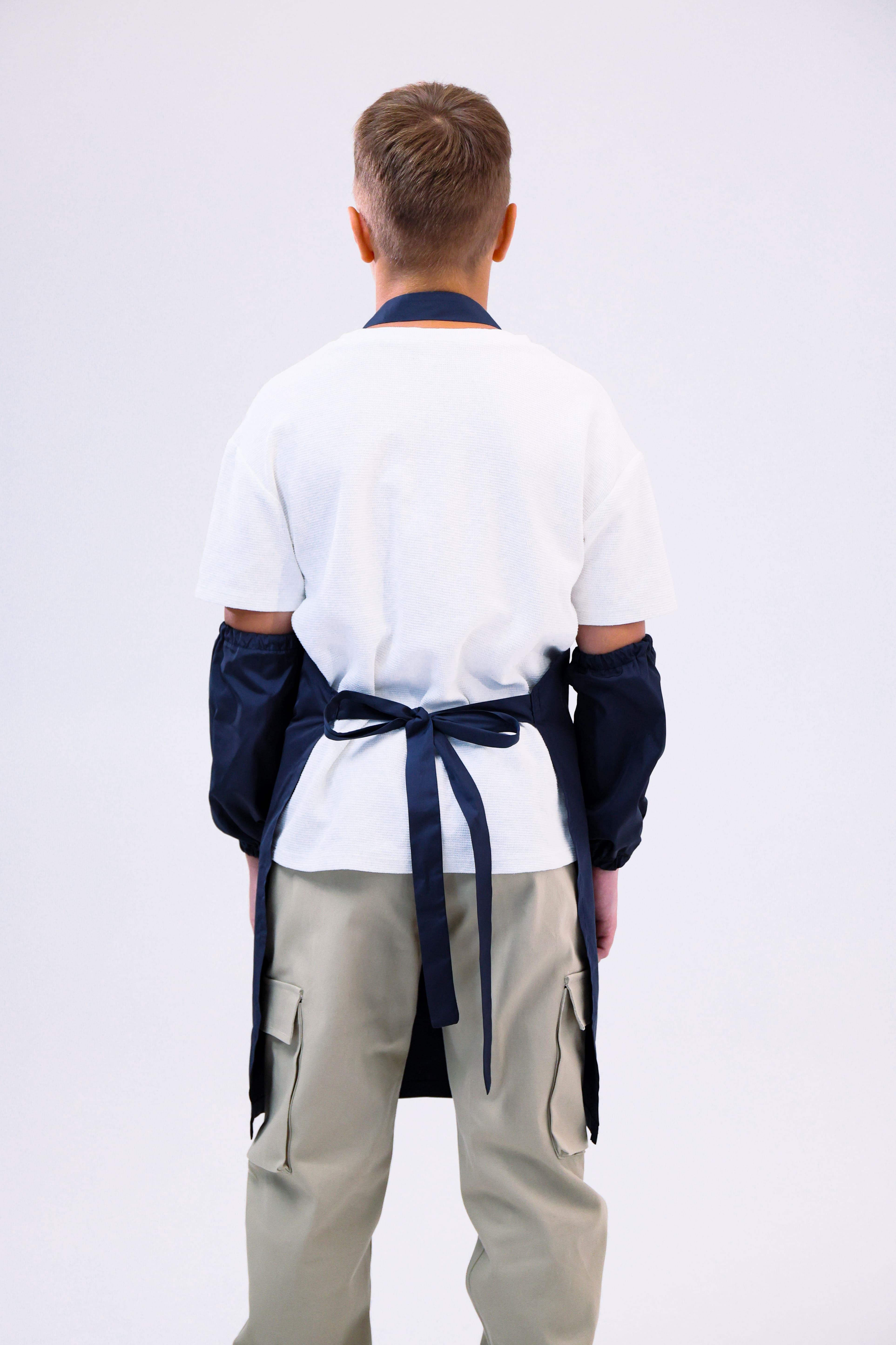 Фартук для уроков труда с нарукавниками из плащевой ткани для школы Темно-синий (п/хл-тс1) - фото 4 Фартук для уроков труда с нарукавниками из плащевой ткани для школы Темно-синий (п/хл-тс1) - фото 4