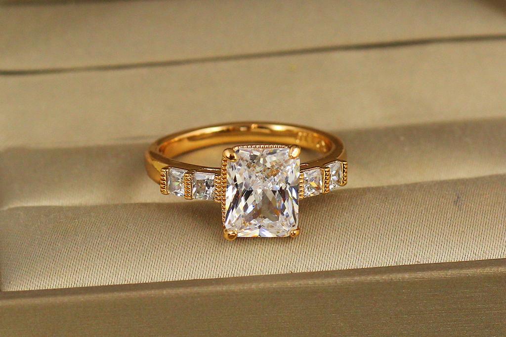 Кольцо Xuping Jewelry Большой прямоугольник с белым камнем р. 20 Золотистый (32899085)