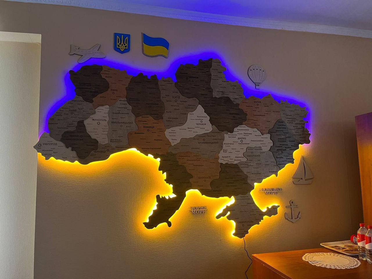 Карта України багатошарова з підсвічуванням дерева 200x135 см