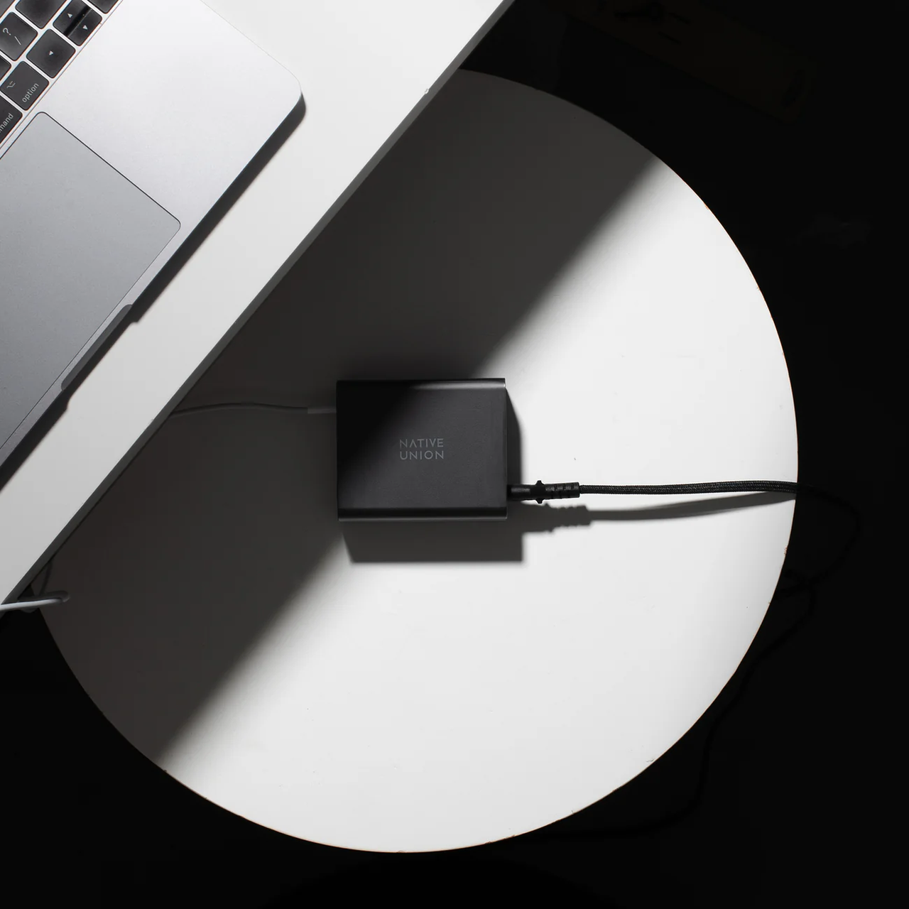 Сетевое зарядное устройство Native Union Fast GaN Charger PD 140W Desktop USB-C 4-Port Black (FAST-PD140-BLK-E - фото 6