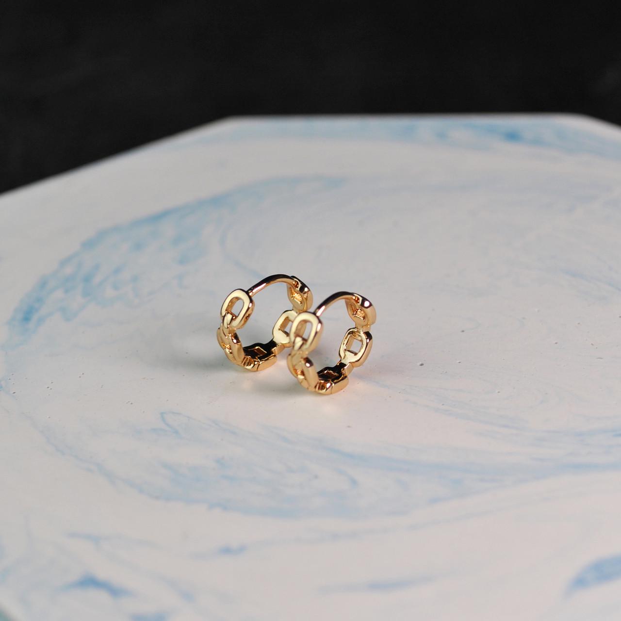 Сережки кільця з візерунком ланцюжок медична сталь позолота (x066-2) - фото 5 Сережки кільця з візерунком ланцюжок медична сталь позолота (x066-2) - фото 5