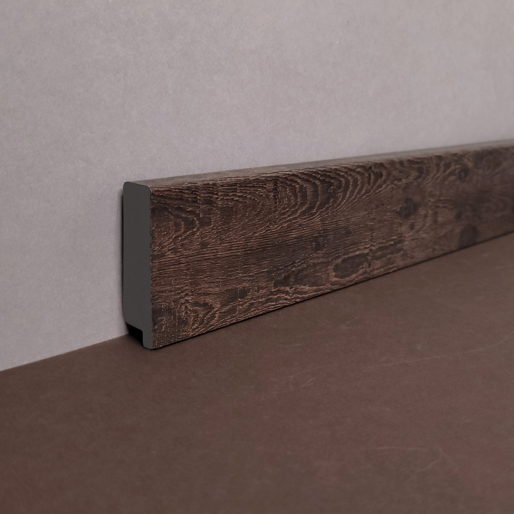 Плинтус дюрополимерный 55х15х2900 мм Темный дуб (5515A-5046-8)