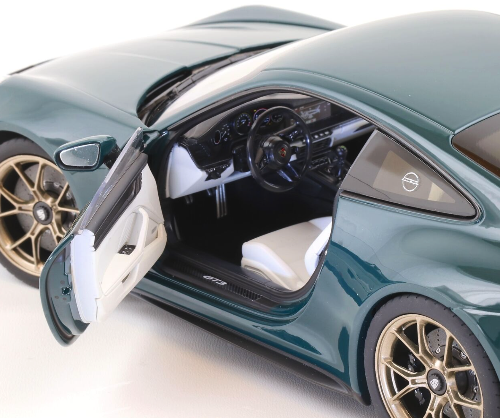 Модель автомобиля Norev 1:18 Porsche 911 992 GT3 Touring Green Metallic (187308) - фото 3 Модель автомобиля Norev 1:18 Porsche 911 992 GT3 Touring Green Metallic (187308) - фото 3